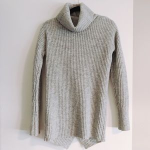 Banana Republic light gray turtleneck sweater XS